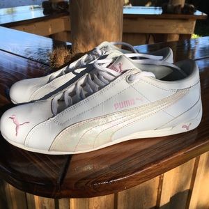 PUMA  Iridescent Sneakers super cute! Leather